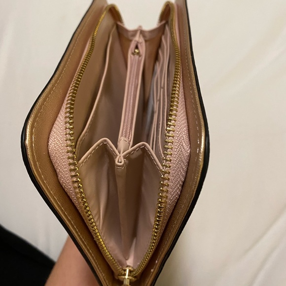 Aldo brand clutch - Picture 2 of 4